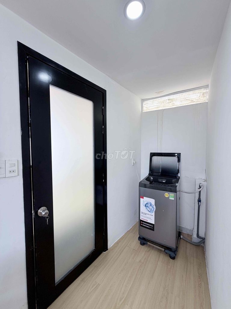 The 1st Bedroom is 50 m2 FullNT With Large Window with Tolicer Cook