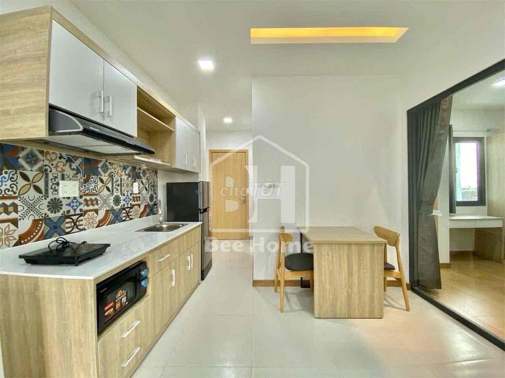 Two bedrooms. One bedroom. Security guard. 24 hours.