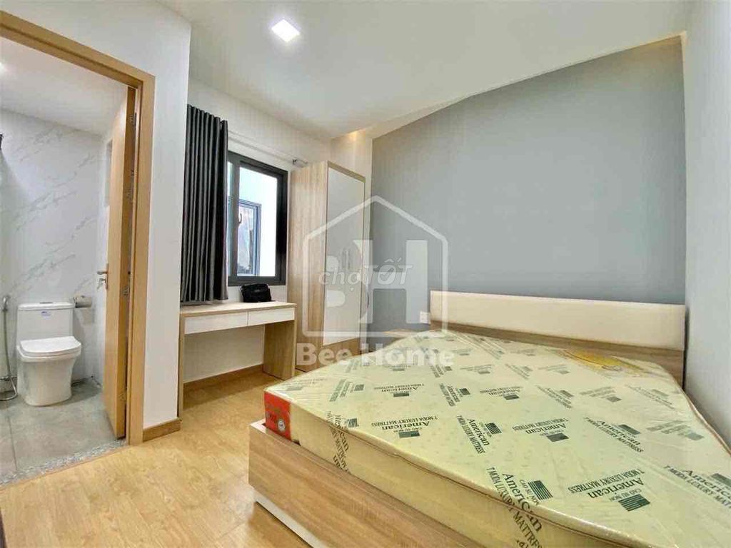 Two bedrooms. One bedroom. Security guard. 24 hours.