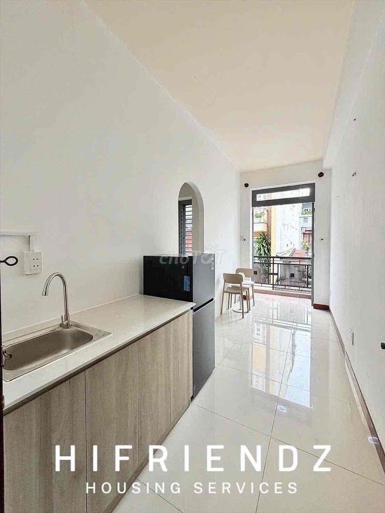 Rent one bedroom - bandol, open window - right here at town station T3