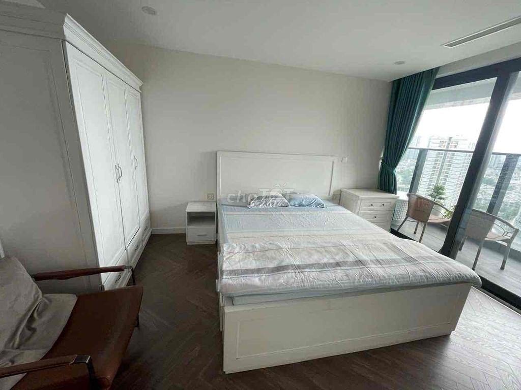 Rent penthouse 4 bedroom 205 m2 full interiors only 50 million a month.