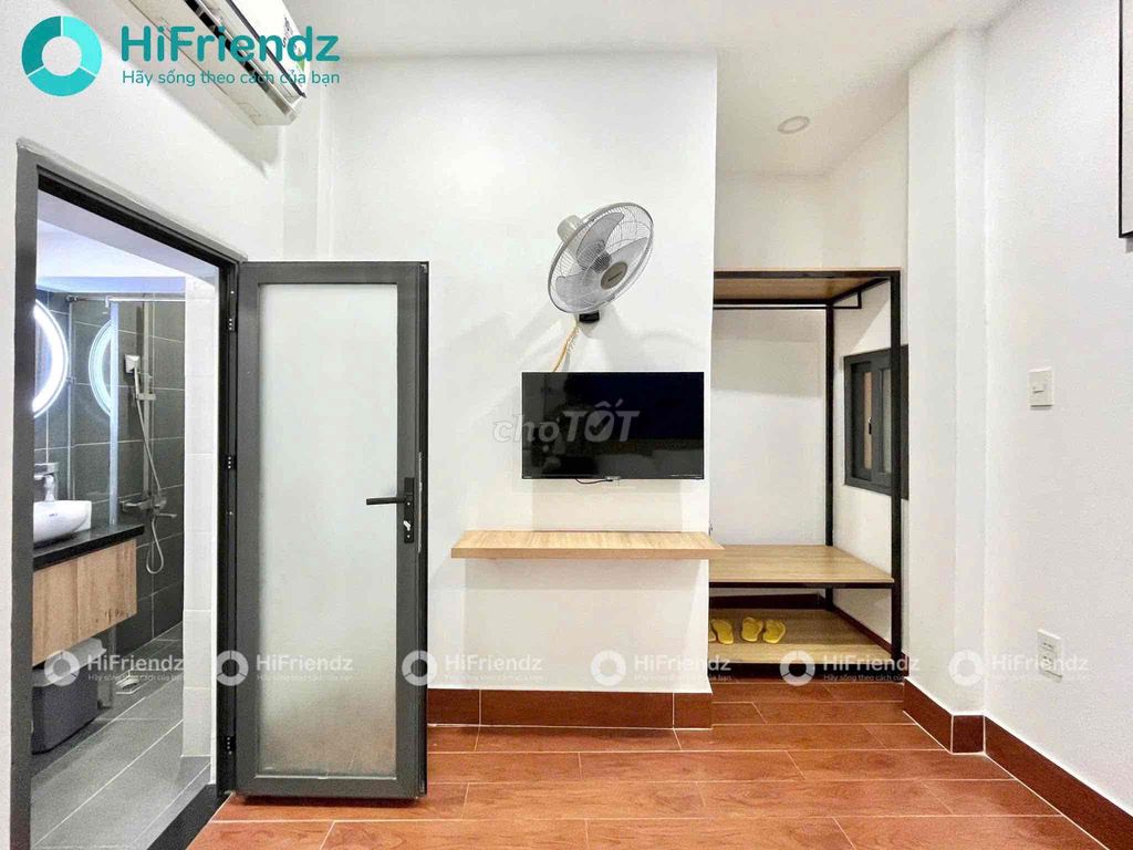 The mini apartment has a window of 28 meters, full interior at the foot of the 5th-Adventure.