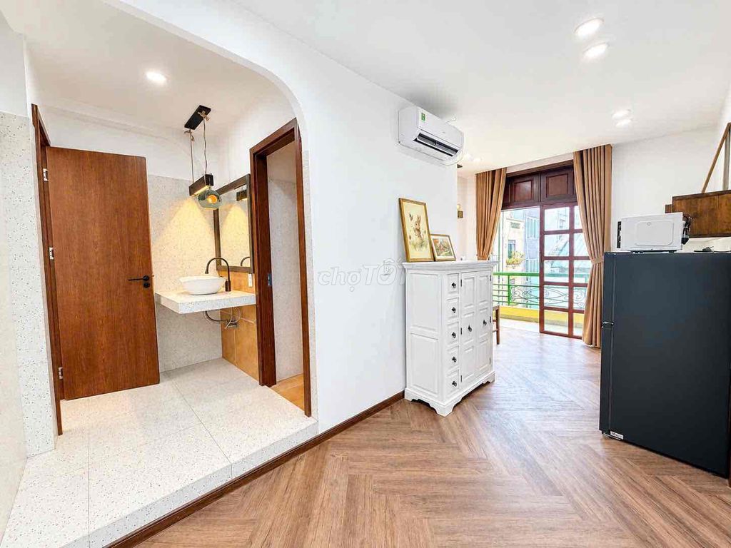 Clear 1 Nguyễn Bỉnh Khiêm balcony bedroom. 1 – Full interior, near District 3.