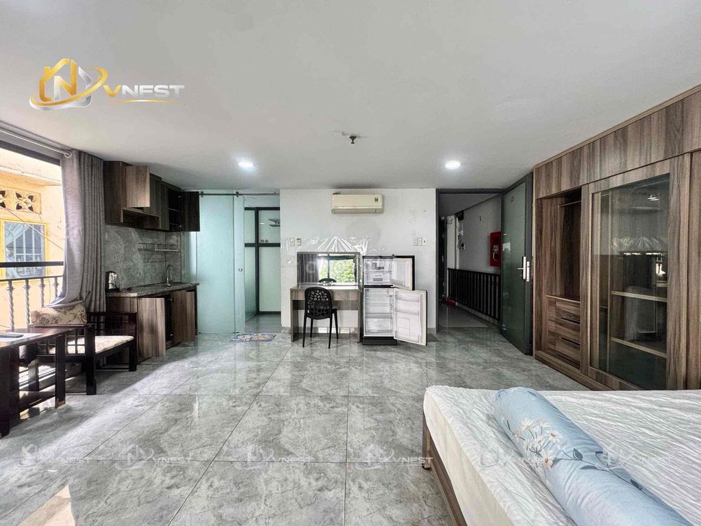 Studio 35 meters super wide - Full interior - wide carhouse