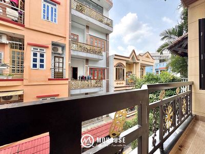 A full-house service apartment. A three-way bedroom, then private washing machine.