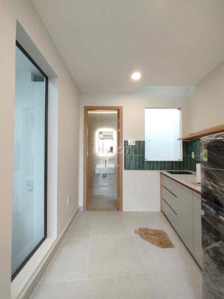 New plan. A balcony bedroom downtown in District 3.