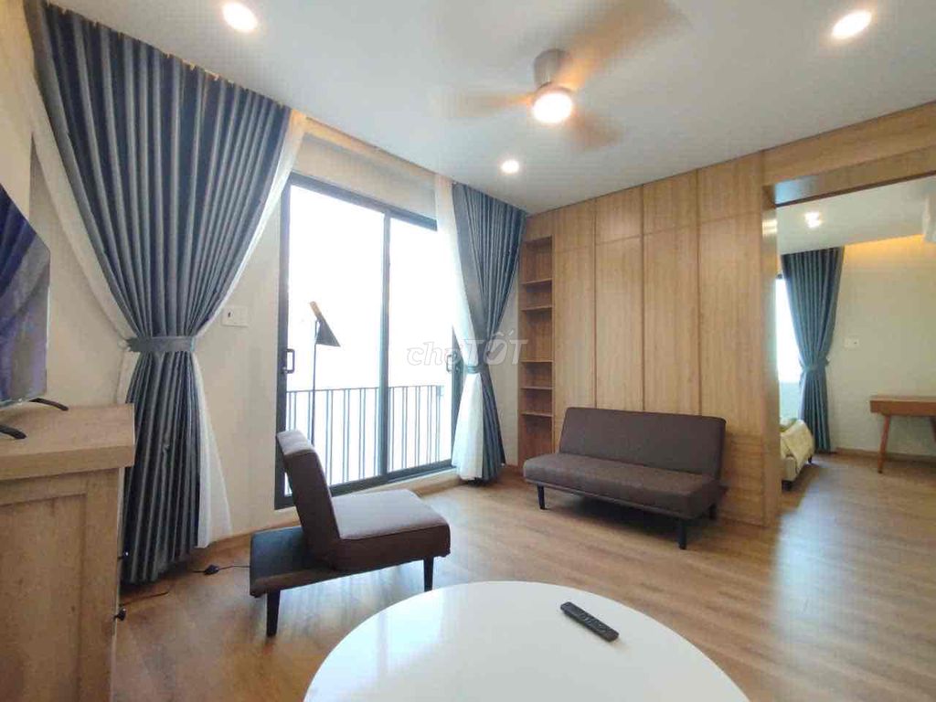 New plan. A balcony bedroom downtown in District 3.