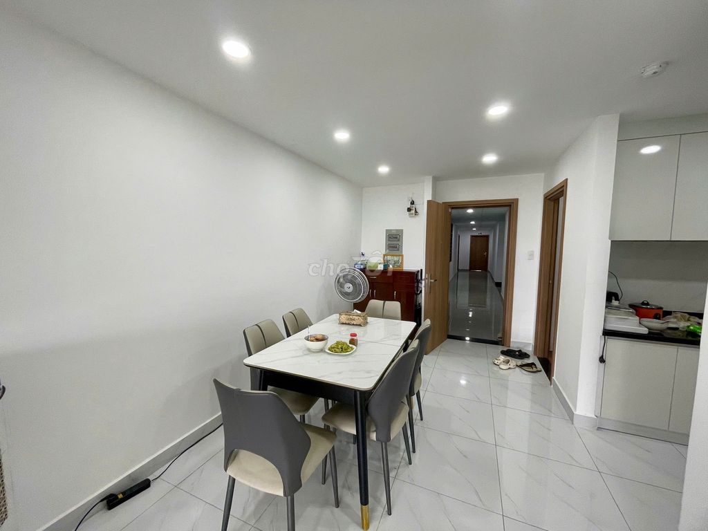 Rent Conic Boulevard-- 2 bedrooms, 2 toilets.