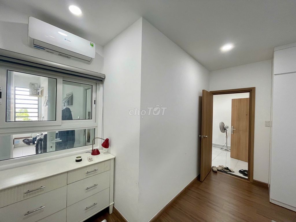 Rent Conic Boulevard-- 2 bedrooms, 2 toilets.