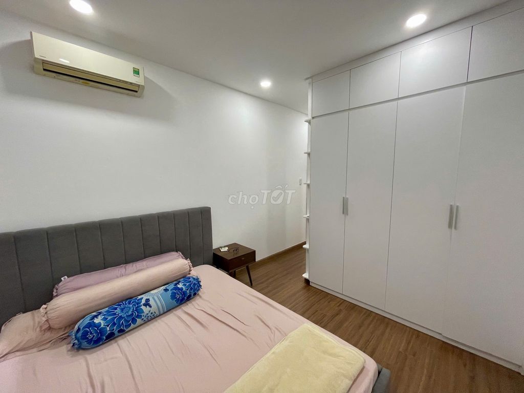 Rent Conic Boulevard-- 2 bedrooms, 2 toilets.
