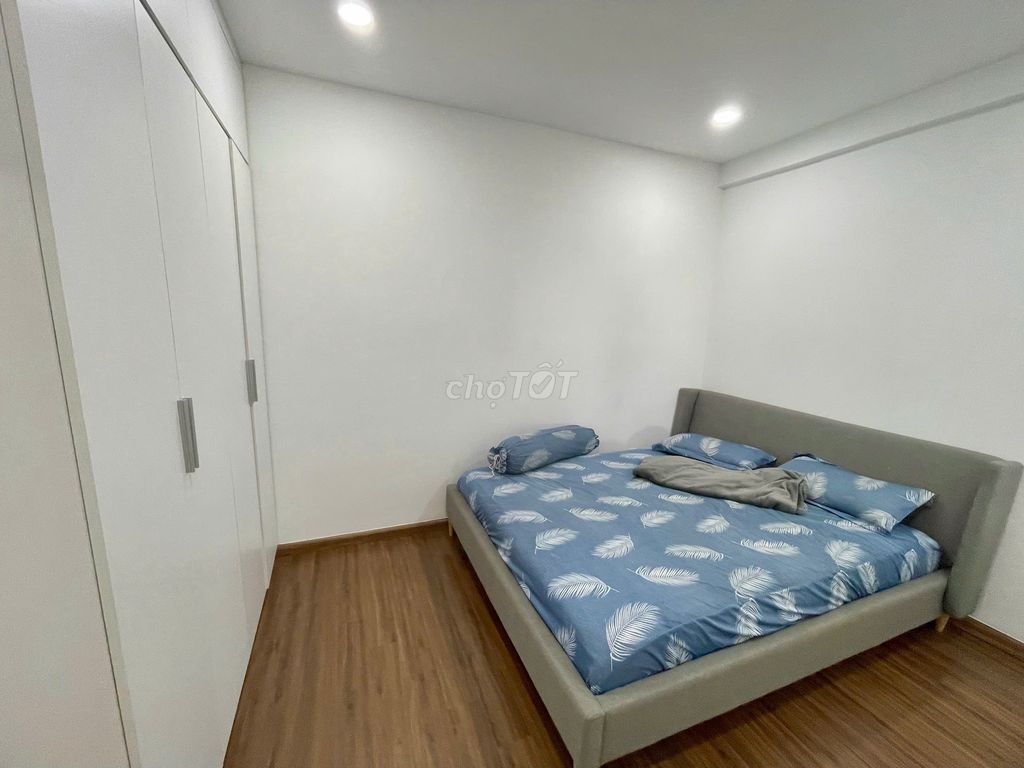 Rent Conic Boulevard-- 2 bedrooms, 2 toilets.