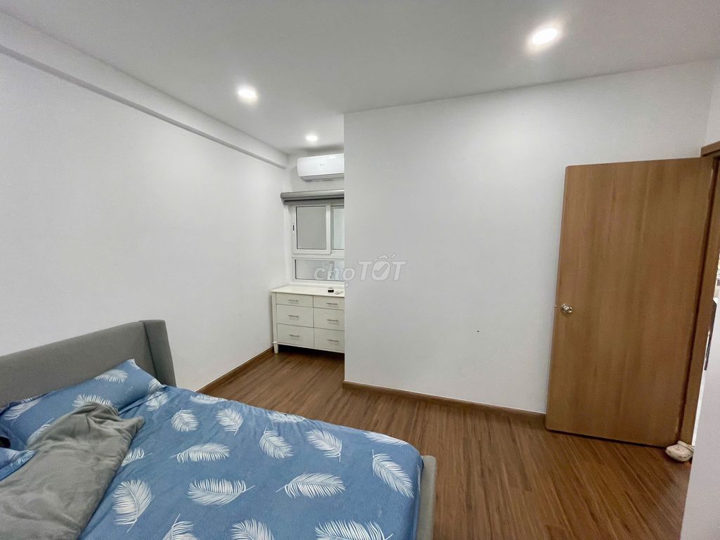 Rent Conic Boulevard-- 2 bedrooms, 2 toilets.
