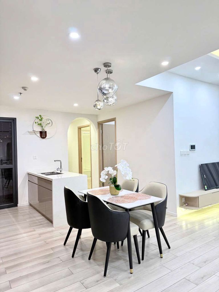 Rent masteri illcore point-- three bedrooms, Vinhomes Grand Park.