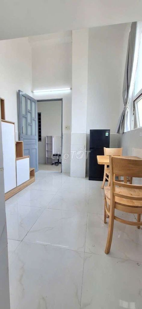 House of open, open, empty flat near the bathroom of 11th District.