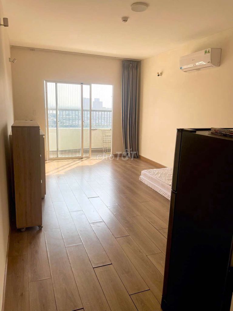 Soho Premier, one bedroom, enough furniture, river view.