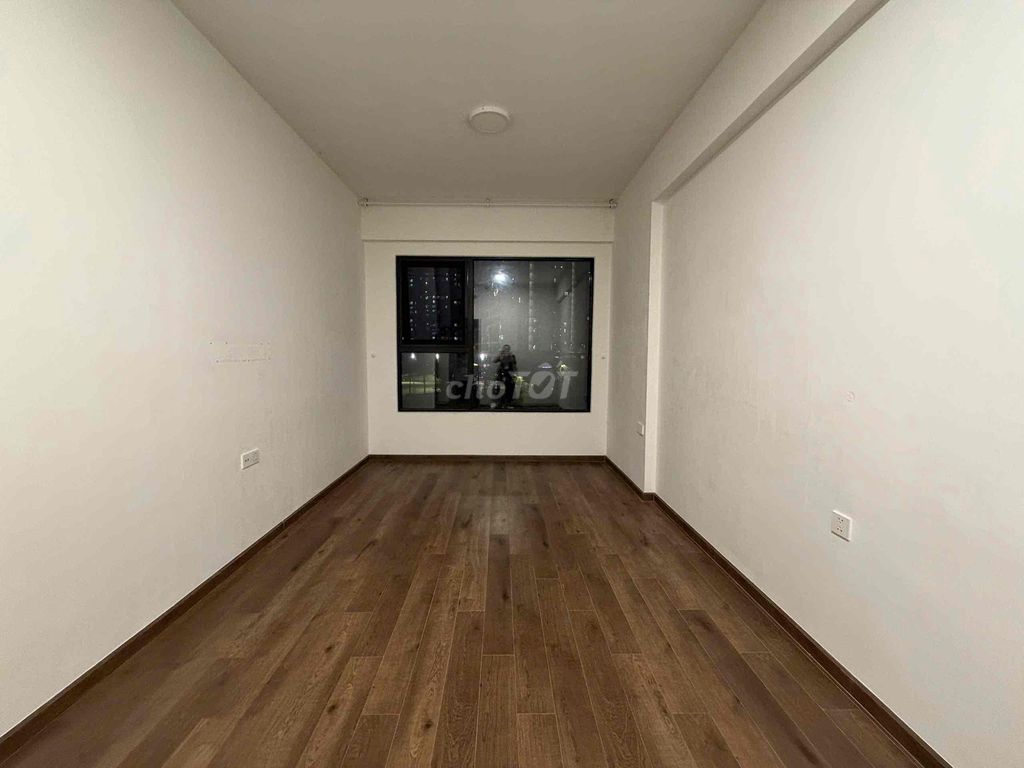 Rent two bedrooms, two bathrooms with 12 million dollars in air conditioning. I'll be right there.