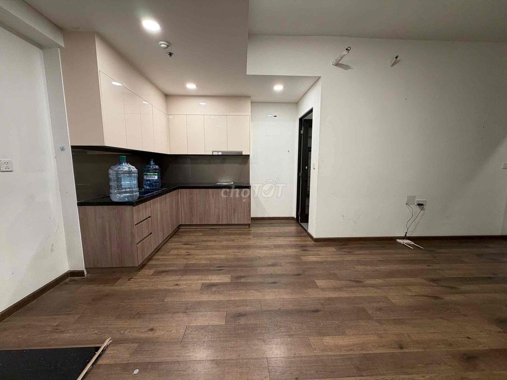 Rent two bedrooms, two bathrooms with 12 million dollars in air conditioning. I'll be right there.