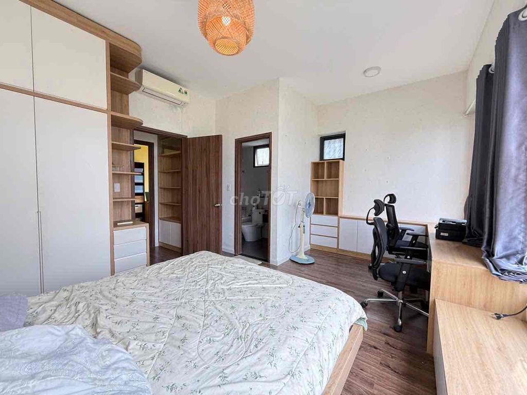 Three bedrooms, three full full interiors, 16 million a month.