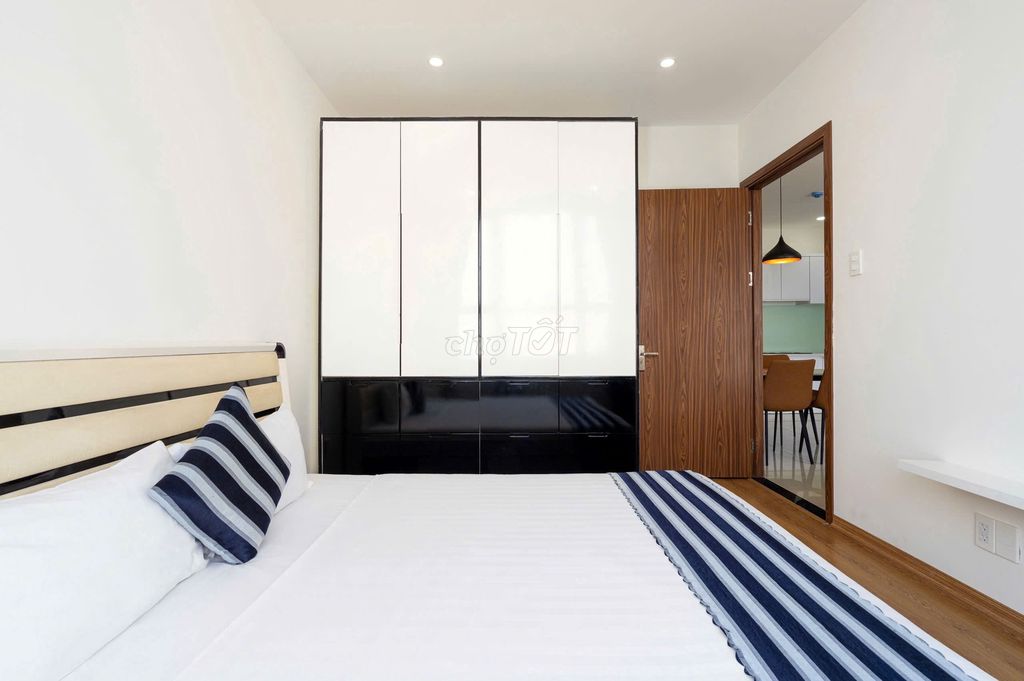 Rent The Western Capital-- two bedrooms. A bathroom.