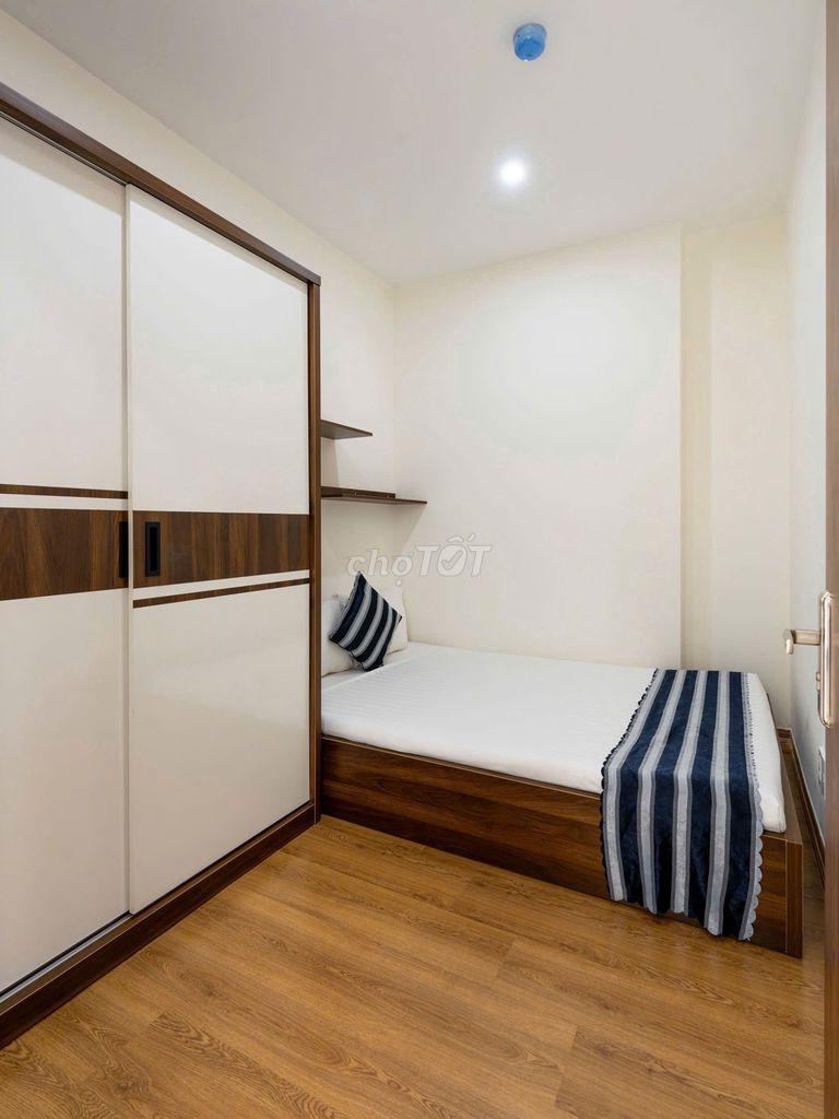 Rent The Western Capital-- two bedrooms. A bathroom.
