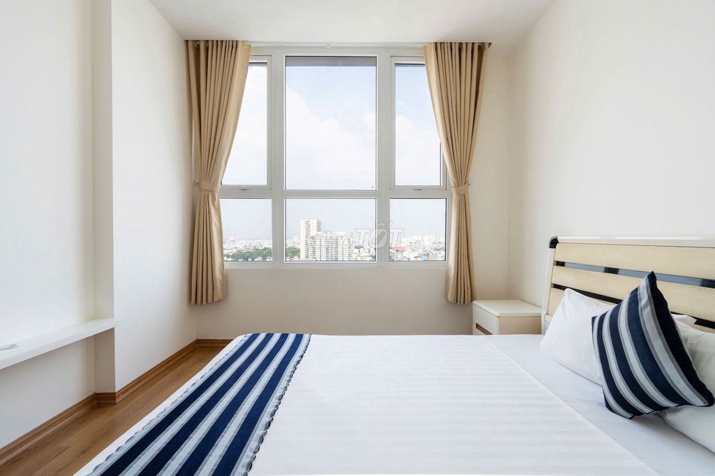 Rent The Western Capital-- two bedrooms. A bathroom.