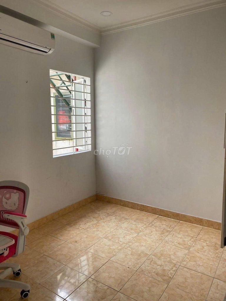 bà huyện thanh quan building rents a one-room room for only nine million a month.