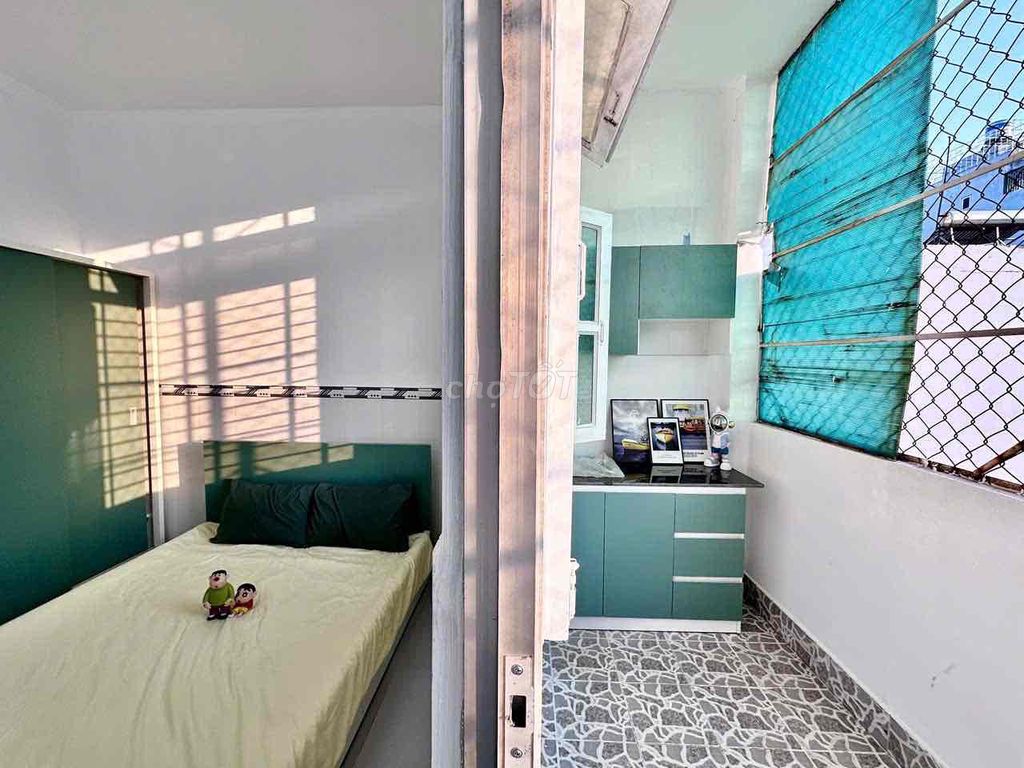 The balcony kitchen studio is now Dương Quảng Hàm.
