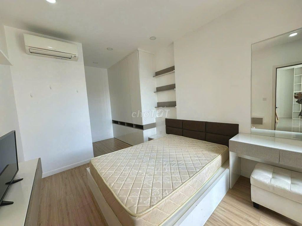 Tân Phước Plaza-Line Li. Three bedrooms for 15 million a month.