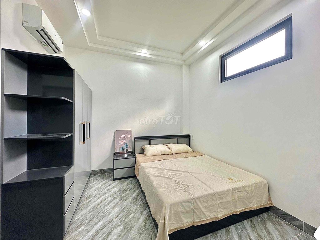 Open the 40 M2-Bancol studio window-full of airport furniture