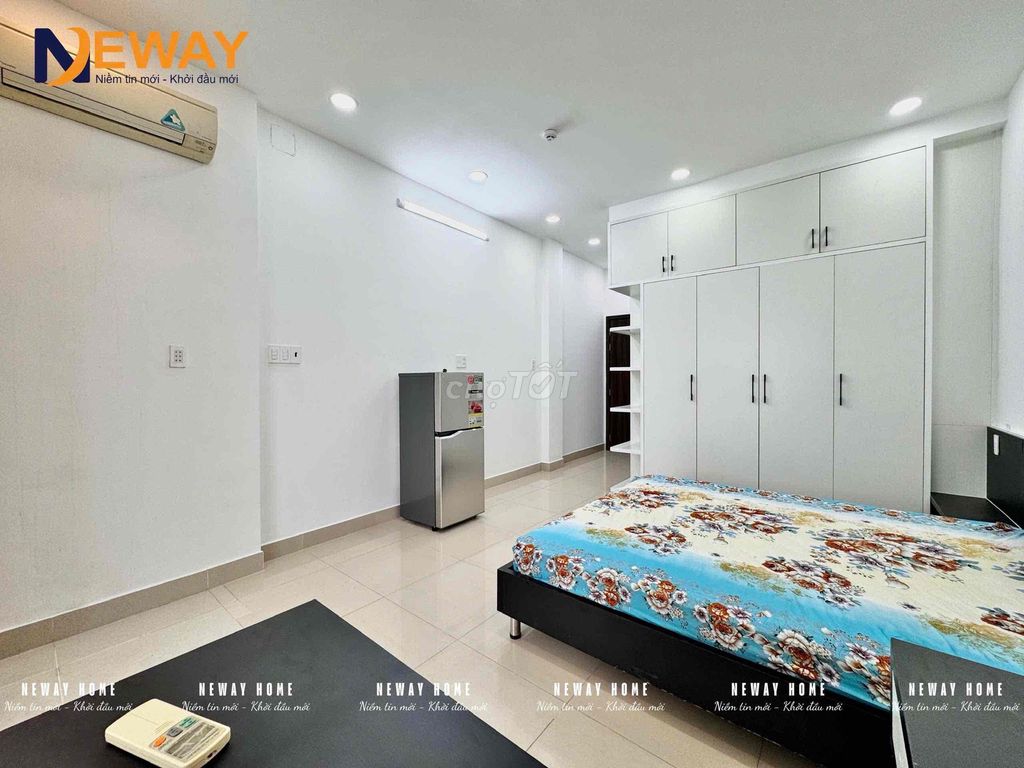 empty the balcony studio full free car service