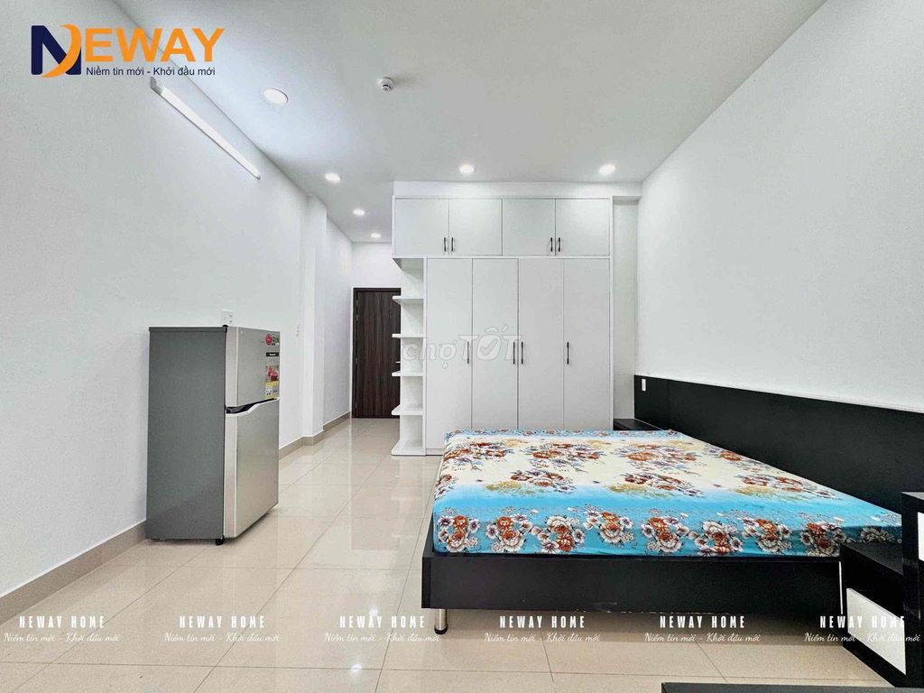 empty the balcony studio full free car service
