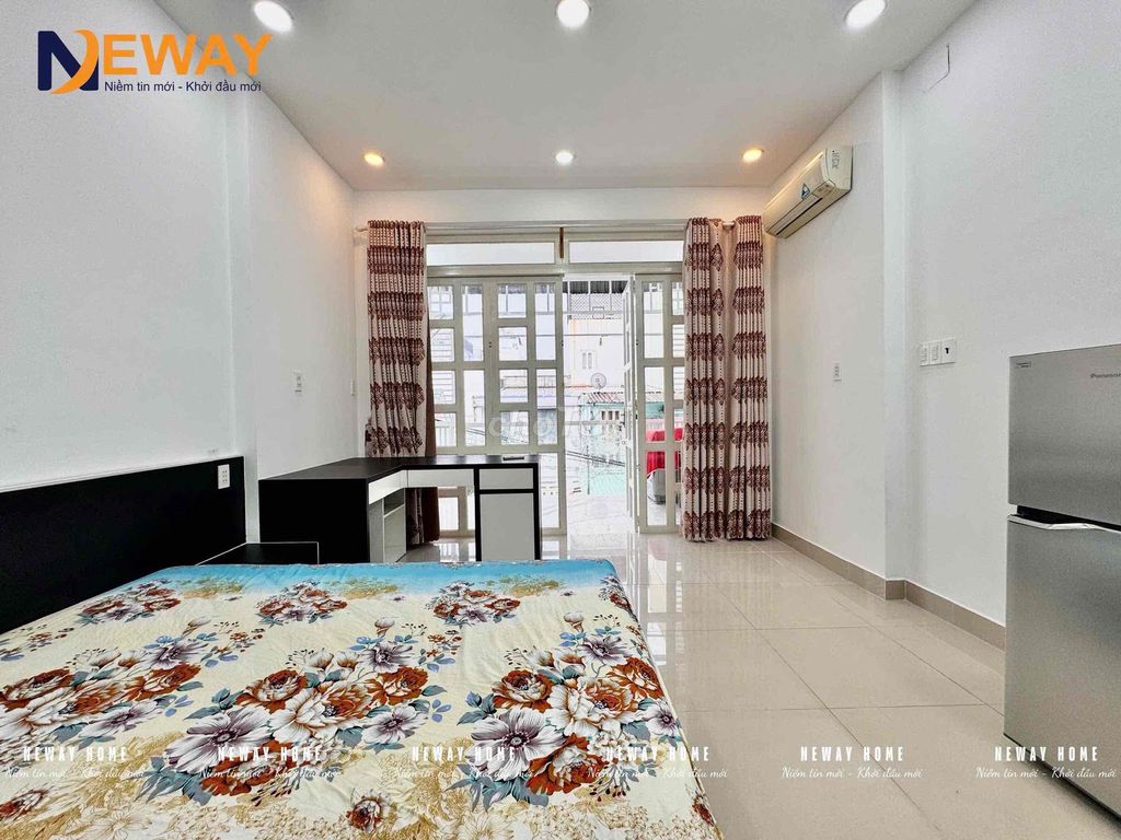 empty the balcony studio full free car service