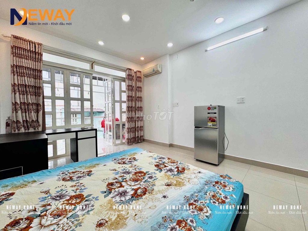 empty the balcony studio full free car service