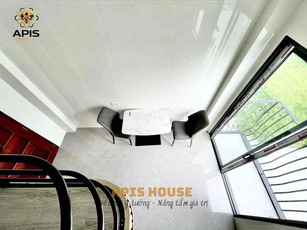 Rent a room with chill's balcony. - Cleared the elevators.