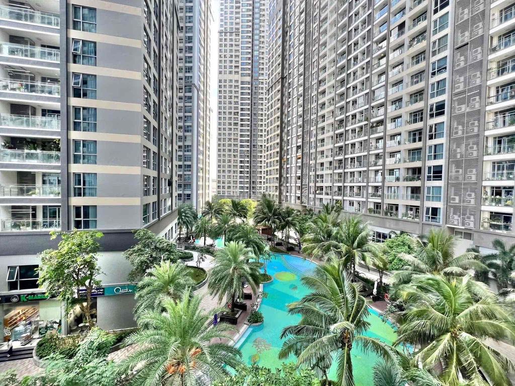 Rent a bedroom with a landmark 81 stove.