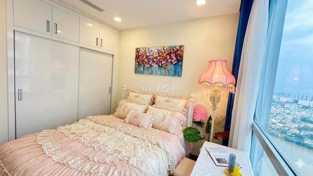 Rent a bedroom with a landmark 81 stove.
