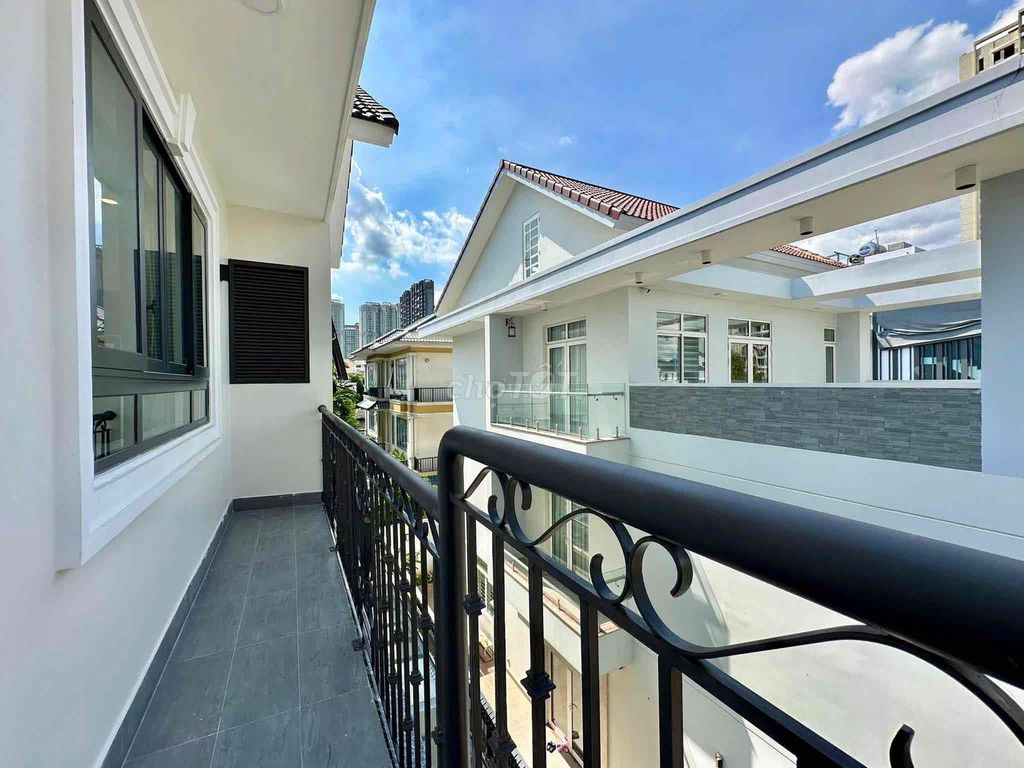Open the apartment now. Ung Văn Khiêm full new furniture right here in the port.