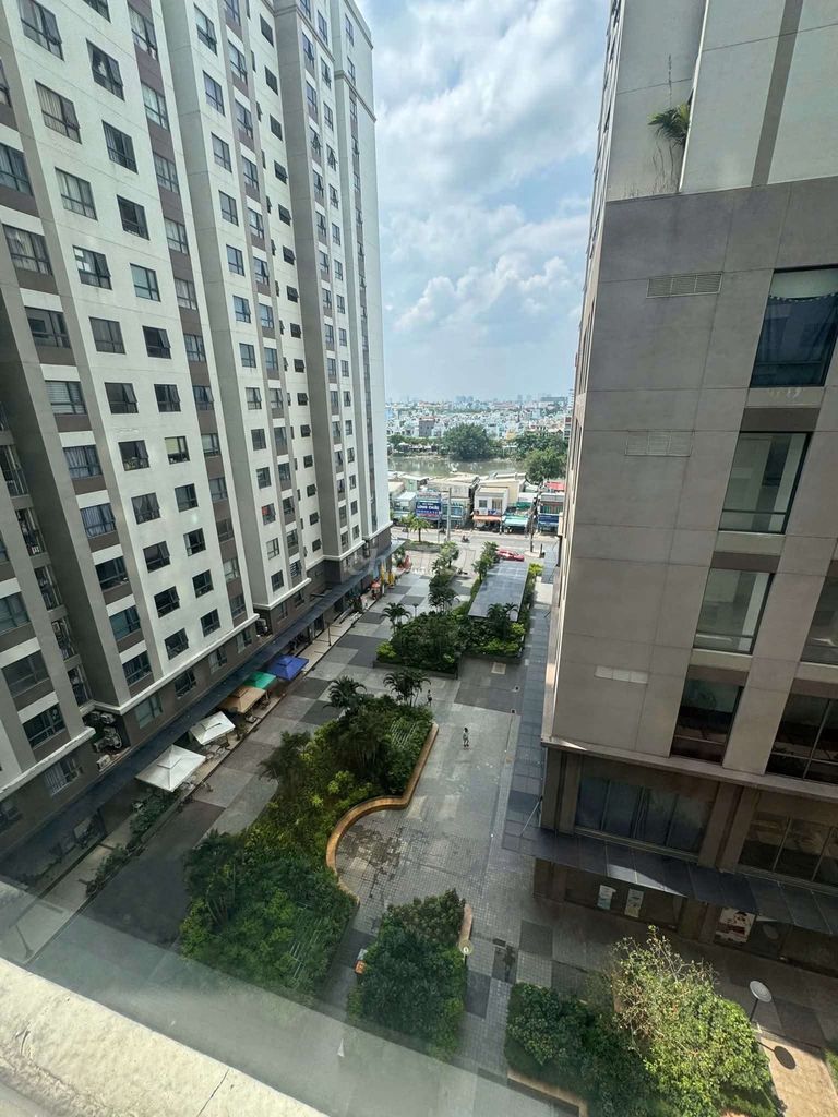 Rent Green River area 65 meters 2 bedrooms 2 empty toilets.