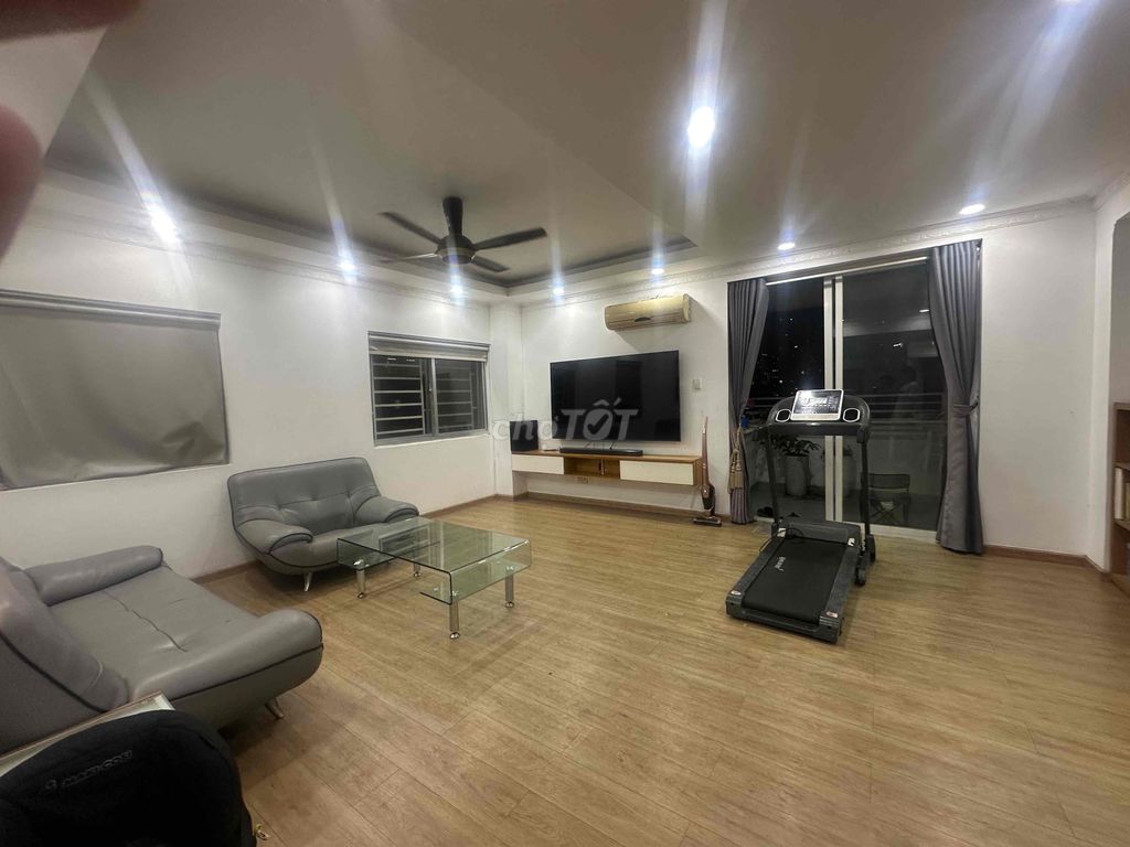 Three bedrooms. 143 meters.