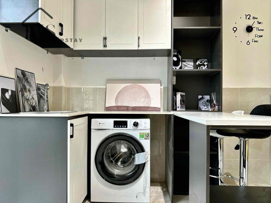 It's the owner who rents the apartment right here, big CQ0, full interior.