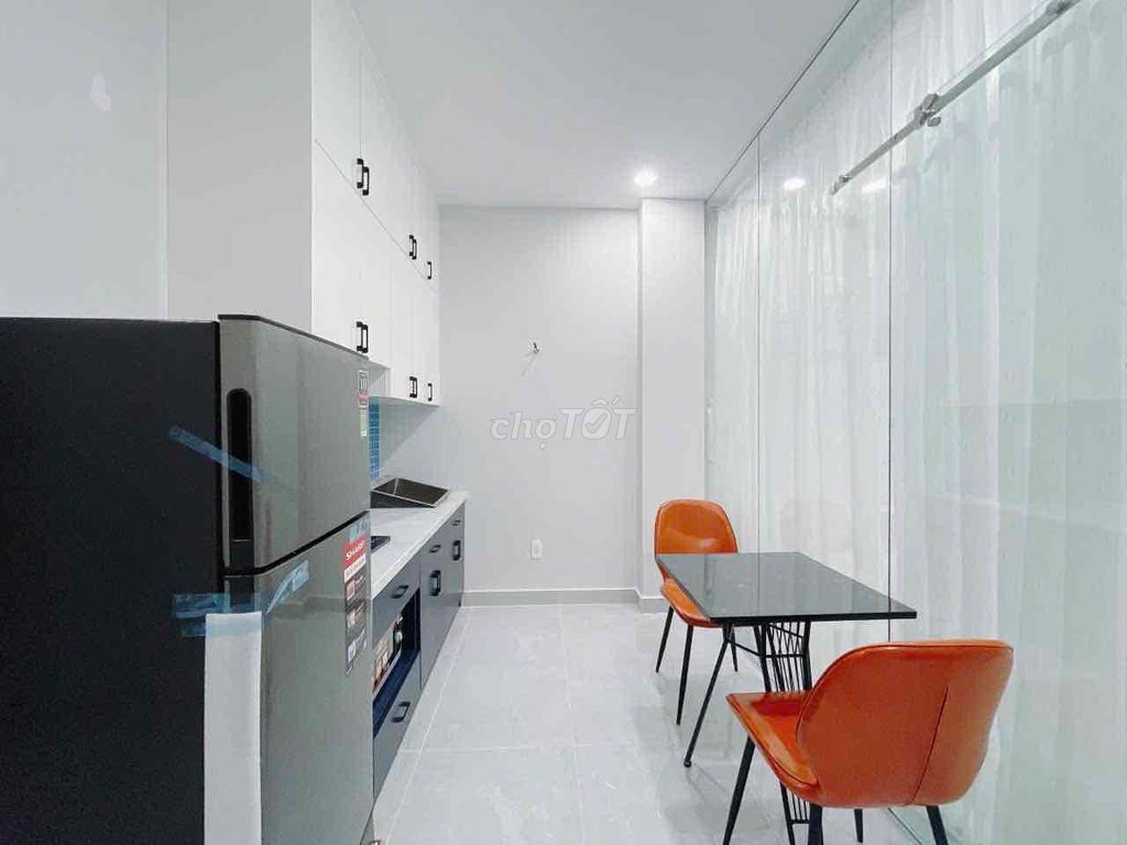 apartment one. Bancol full interior near the park, by the side, with elevators.