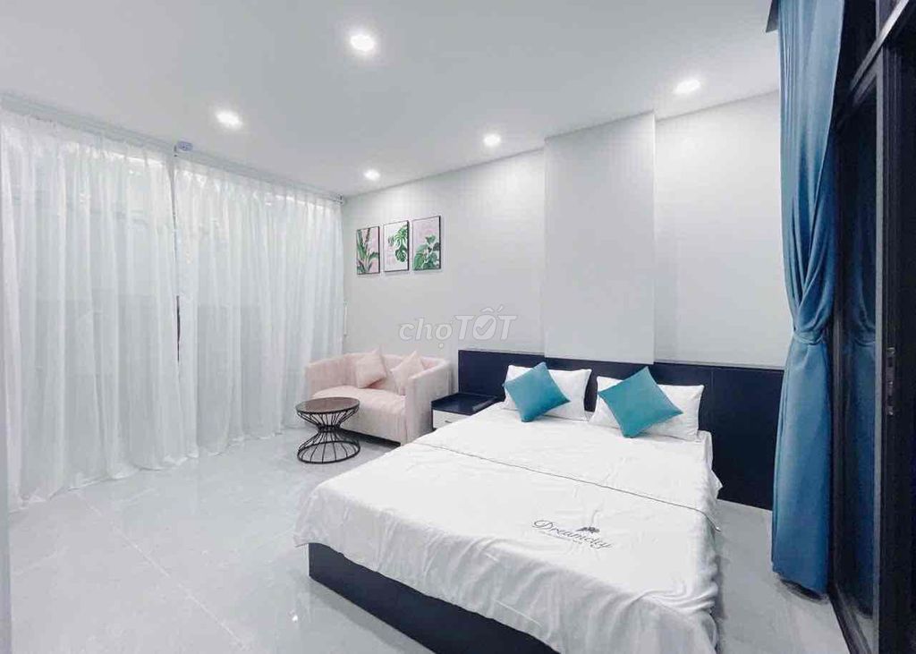 apartment one. Bancol full interior near the park, by the side, with elevators.