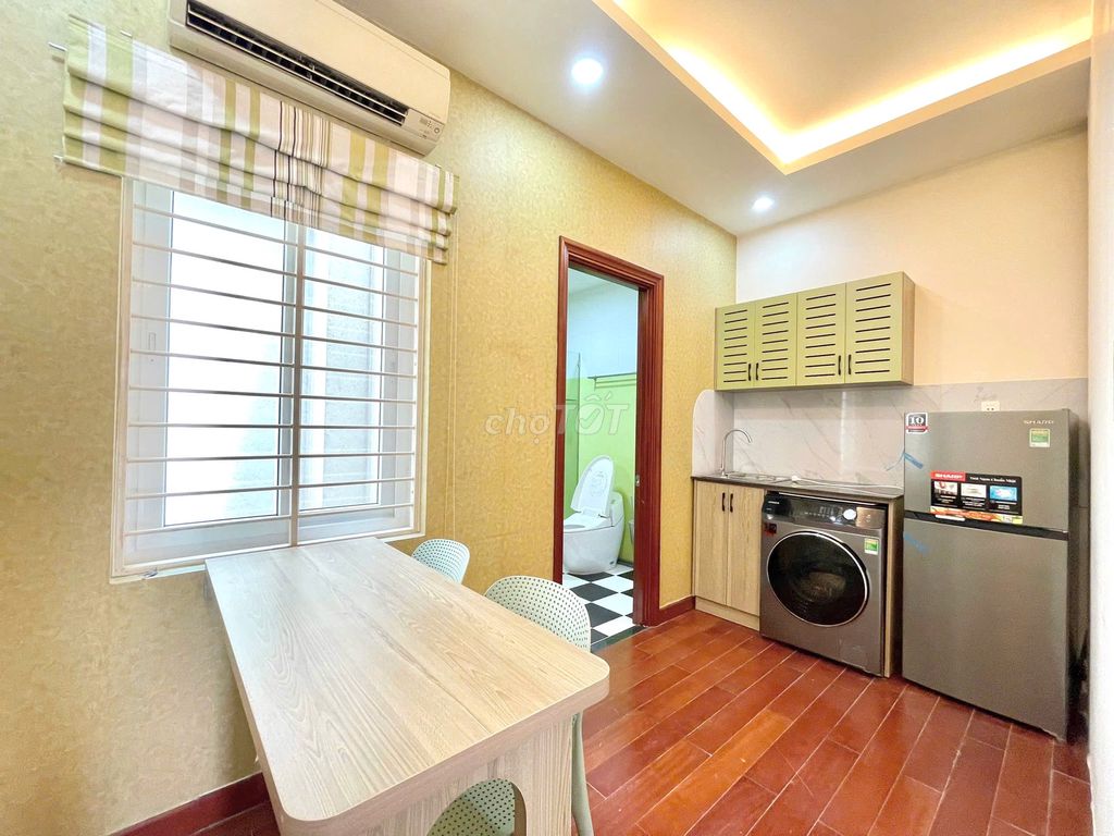 The studio separates the elevator washing machine from the big market at the medical university.