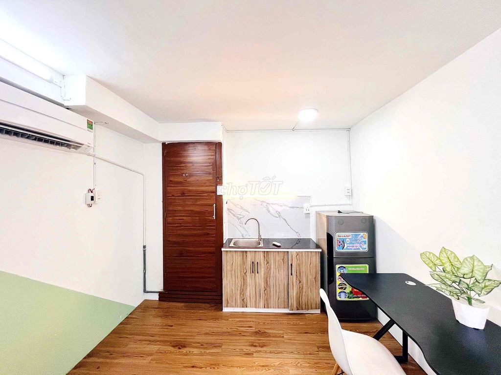 A full-in-the-art kitchen room right Nguyễn Thị Tú.