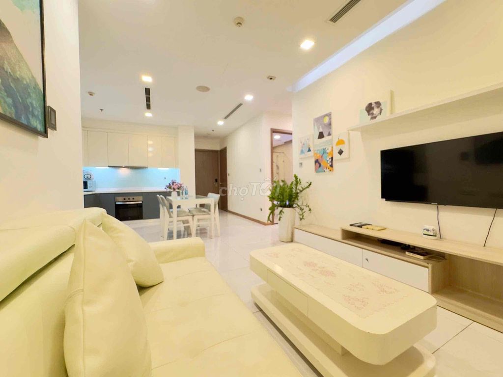 Rent a Vinhomes Central Park long apartment.