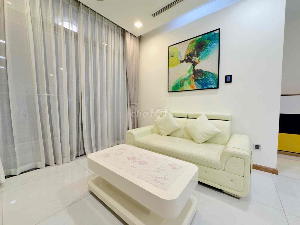 Rent a Vinhomes Central Park long apartment.