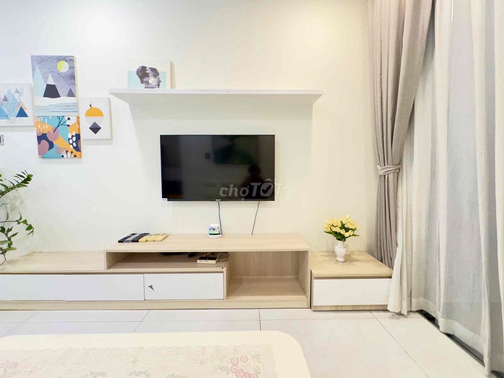 Rent a Vinhomes Central Park long apartment.