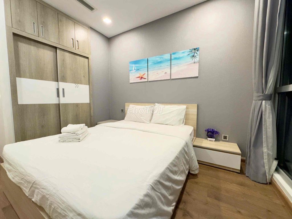 Rent a Vinhomes Central Park long apartment.