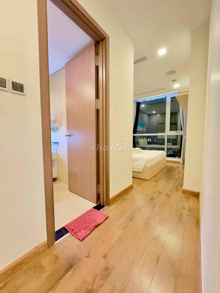 Rent a Vinhomes Central Park long apartment.