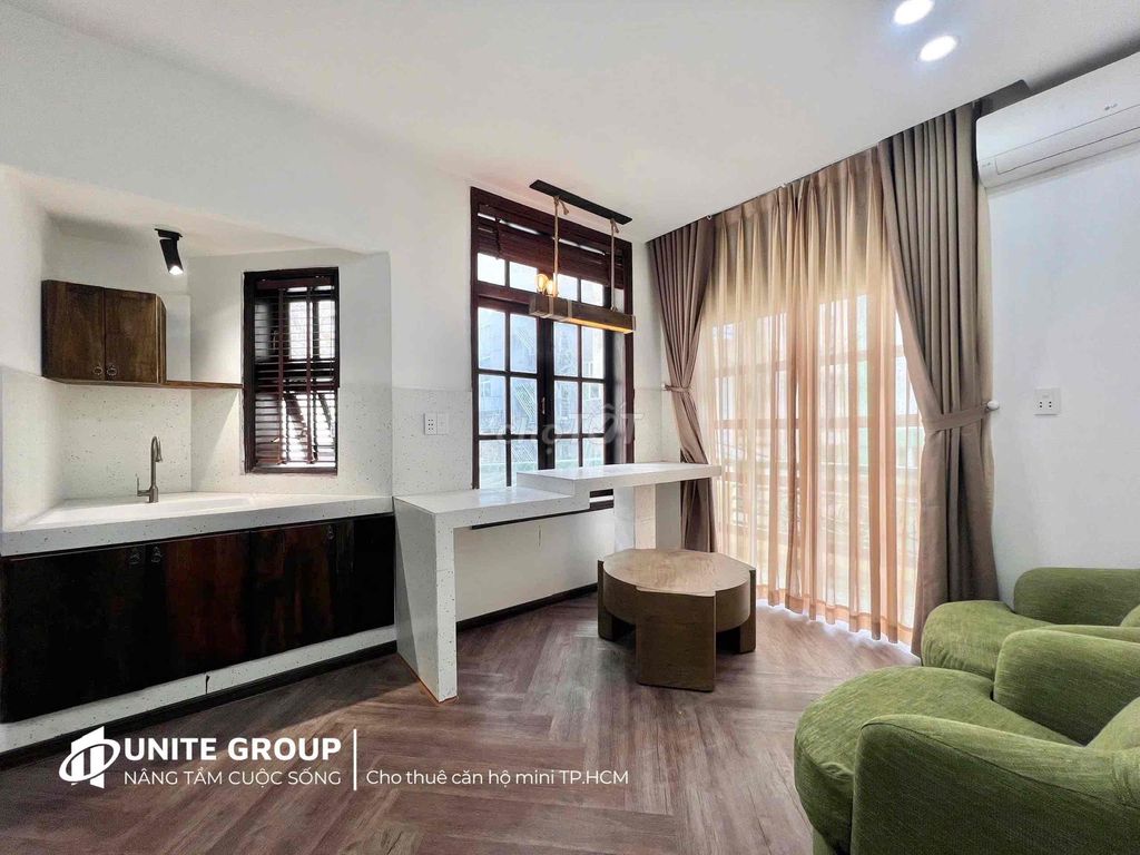 The entire interior room is 45 m2 near the market. She understands it's convenient to move from District 1.